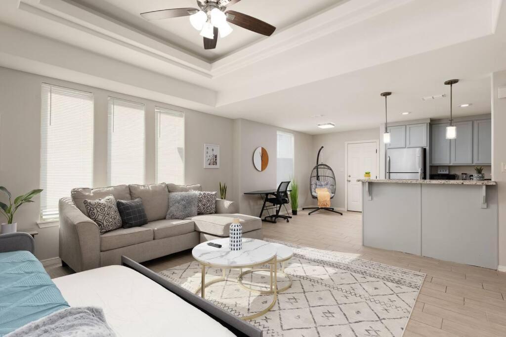 Cozy 3 Bed 2 Bath Apartment, Near Shopping Plazas, Expressway And Free Parking Edinburg Extérieur photo